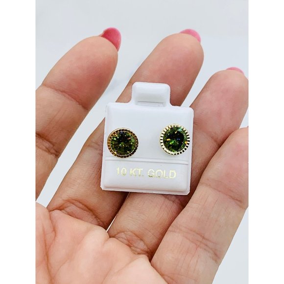❤️ Real 10k Gold Stud Earrings    Green august birthstone - Picture 2 of 4